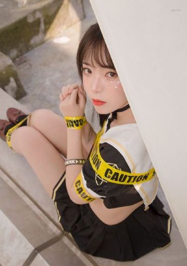黑白欧美简约头像_720完整视频观看