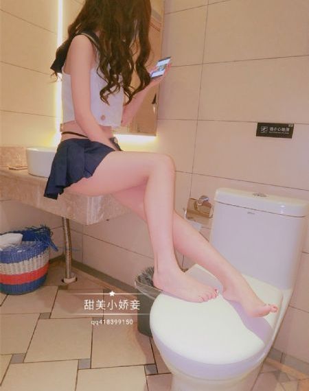 欧美风纹身拼接花臂女_超清免费观看