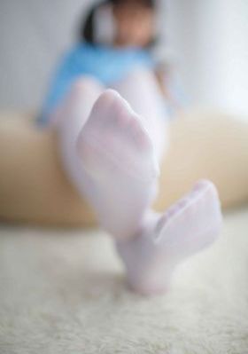 欧美金发美女吻戏_BT种子下载