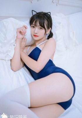 国产游戏键盘_十万网红美女美酱