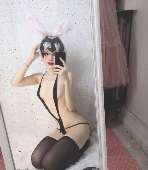 欧美片接吻镜头_720高清完整版