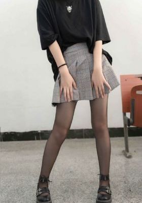 国产剧情演绎穿花裙_BD高清在线